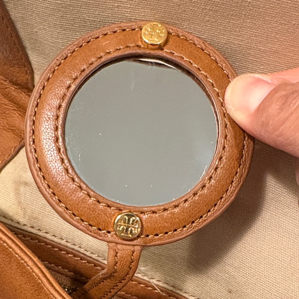 Tory Burch Tan Leather Shoulder Bag with Gold Accents - Picture 5 of 7